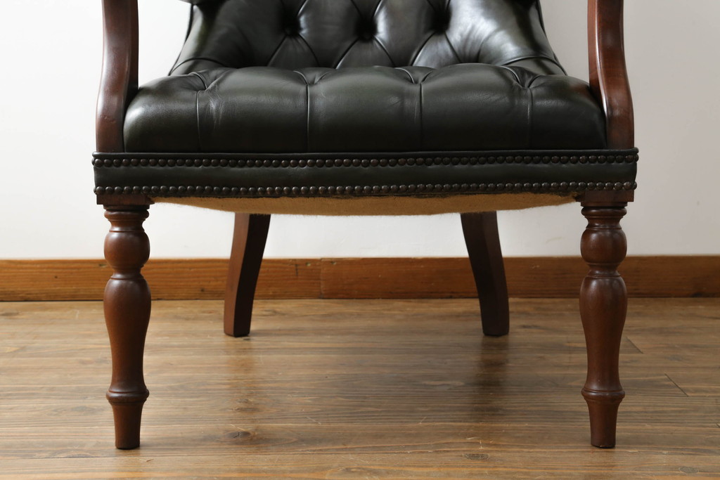 中古　イギリス　Lloyd's Antiques(ロイズ・アンティークス)取り扱い　Carlton Chair　レザー　置くだけでも絵になるクラシカルなカールトンチェア(アームチェア、一人掛けソファ、サロンチェア、英国)(R-066182)