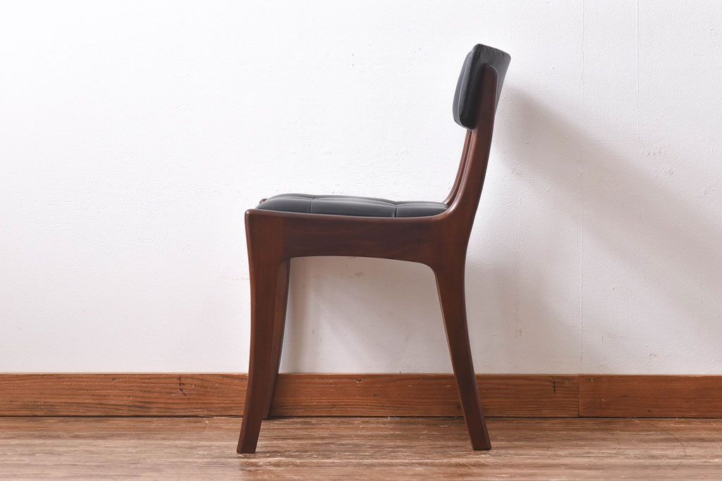 アンティーク家具　北欧・デンマーク　ボタン付きの黒のレザーが格好いいチェア(ダイニングチェア、椅子)(2)