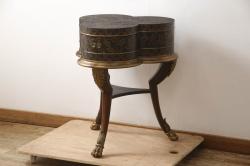 中古　重厚感のある佇まいでお部屋の主役にもなる松本民芸家具のA型洋炉卓(木製火鉢、囲炉裏、テーブル)(定価約91万円)(R-047286)