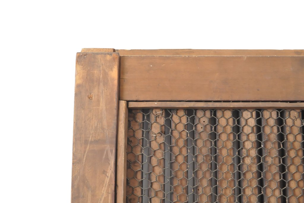 和製アンティーク　枠ヒノキ材(檜)・板ケヤキ材(欅)　巾着をモチーフにした金具が目を引く格子蔵戸1枚(玄関戸、引き戸、建具)(R-055040)