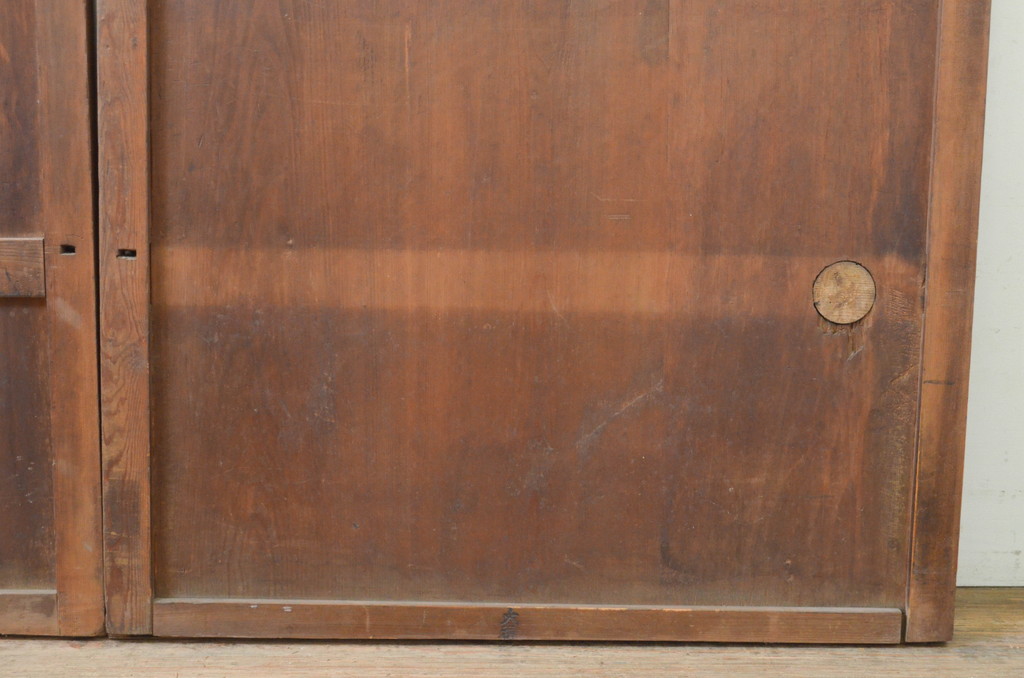 アンティーク建具　杉(スギ)材　どこか懐かしい雰囲気漂う板戸窓2枚セット(引き戸)(R-071261)