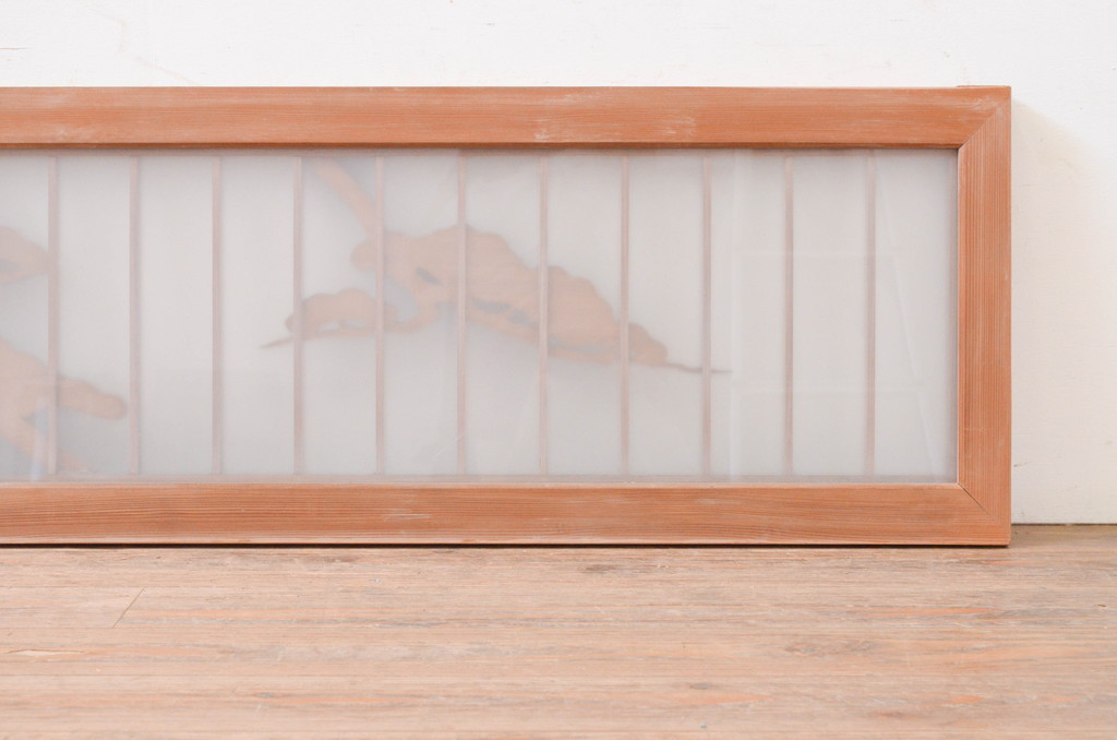 アンティーク建具　片面ガラス　和の雰囲気を高める松の彫刻入り欄間1枚(明り取り、明かり取り)(R-071529)