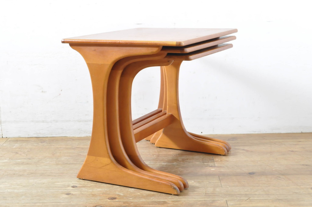 イギリスビンテージ　チーク材　木の温もりと美しいフォルムが魅力的なネストテーブル(サイドテーブル、カフェテーブル、コーヒーテーブル、ローテーブル、英国、ヴィンテージ)(R-065654)