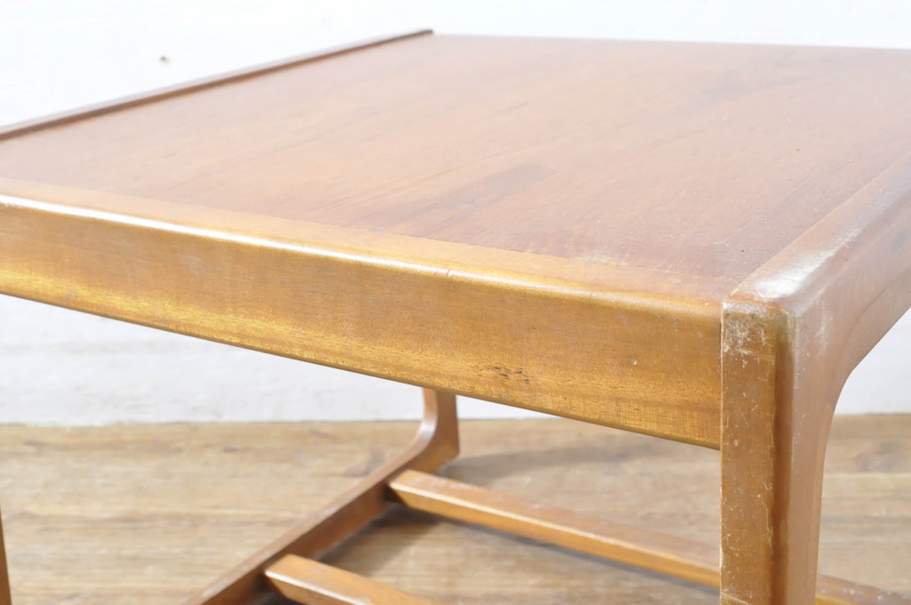 イギリスビンテージ　チーク材　優しい木の温もり溢れるネストテーブル(サイドテーブル、カフェテーブル、コーヒーテーブル、ローテーブル、英国、ヴィンテージ)(R-065657)