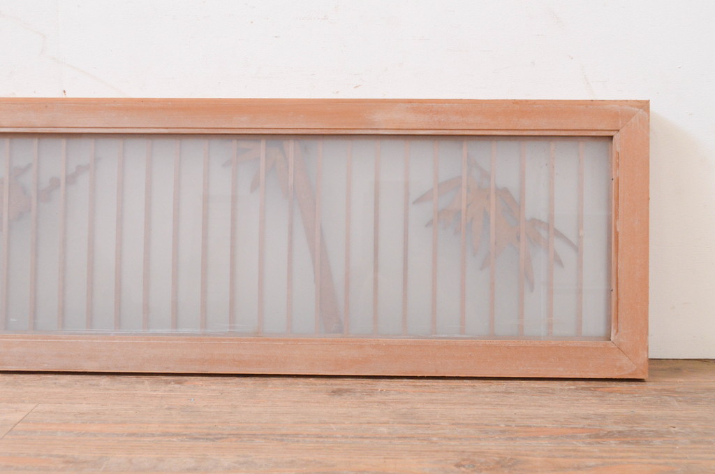 アンティーク建具　片面ガラス　和の雰囲気を高める梅と竹の彫刻欄間1枚(明り取り、明かり取り)(R-071530)