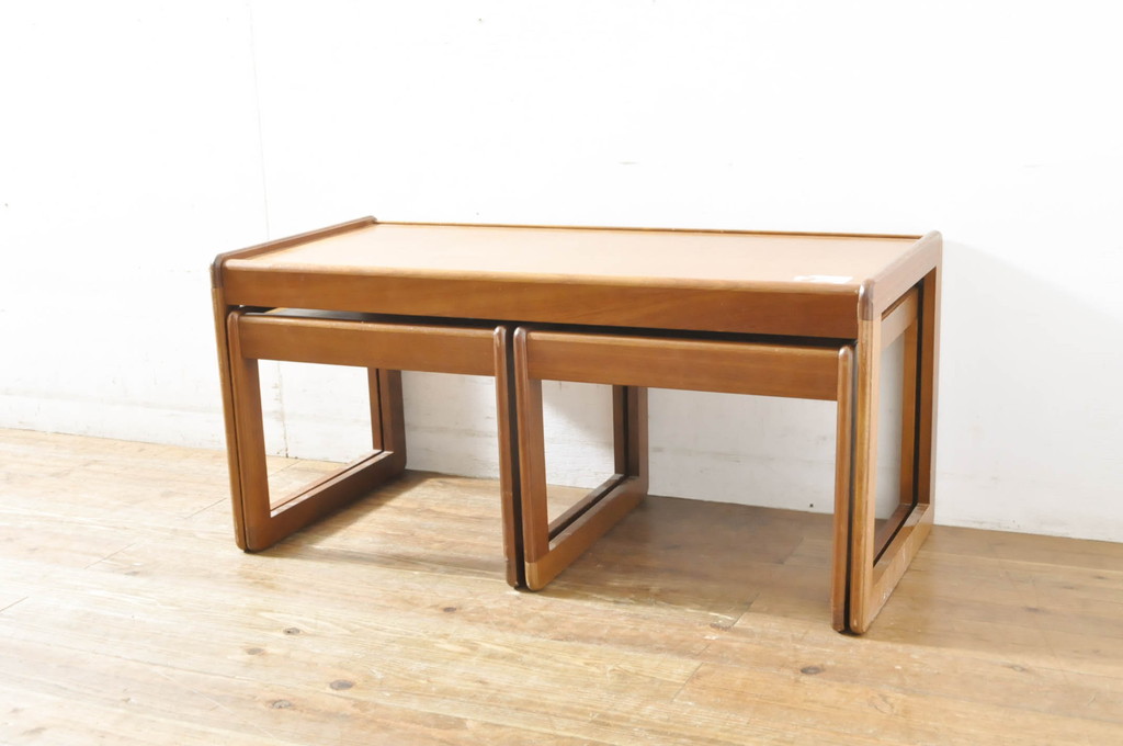 イギリスビンテージ　チーク材　シンプルなデザインが魅力のネストテーブル(センターテーブル、サイドテーブル、カフェテーブル、コーヒーテーブル、ローテーブル、英国、ヴィンテージ)(R-065659)