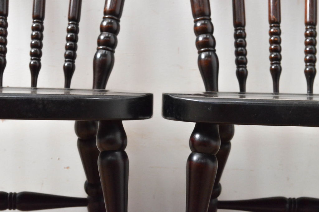 中古　北海道民芸家具　クラシカルな雰囲気を醸し出すダイニングチェア2脚セット(椅子、板座チェア)(R-059685)