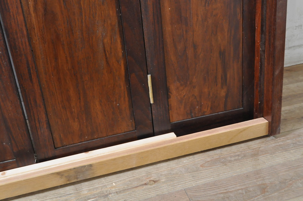 ヨーロッパビンテージ　クラシカルなデザインが素敵な枠付き折れ戸1対2枚セット(建具、木製扉、ヴィンテージ)(R-072081)