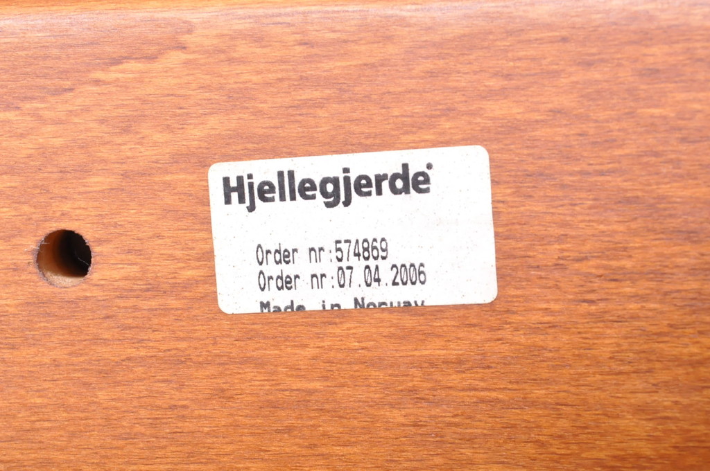 中古　牛本革　ノルウェー　Hjellegjerde(イエリアーダ社)　ノーザンコンフォート　優雅なくつろぎの時間におすすめのリクライニングチェア&オットマン(椅子、アームチェア、フットスツール、北欧、1人掛けソファ)(検索ワード:エコーネス、EKORNES、ストレスレスチェア)(定価約31万円)(R-065805)