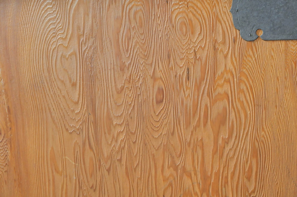 和製ビンテージ　屋久杉　金具と透かし彫りがアクセント!!木の風合いが美しい飾り棚(茶箪笥、茶棚、収納棚、サイドボード、ヴィンテージ)(R-072815)