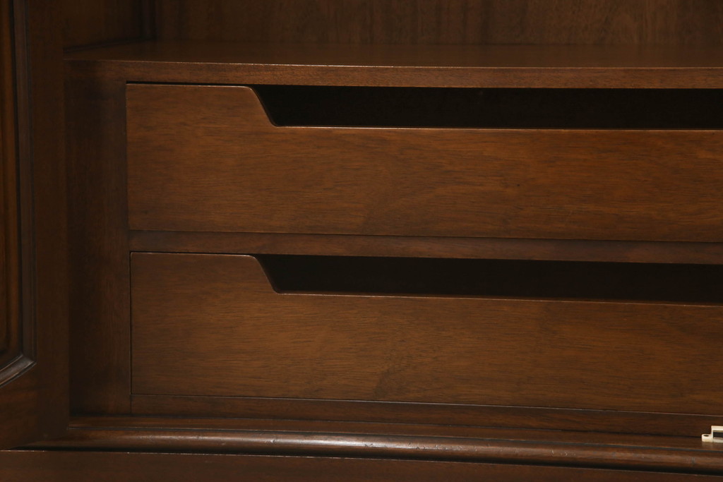 中古　美品　DREXEL HERITAGE(ドレクセルヘリテイジ)　Triune(トライユン)シリーズ　マホガニー材の木肌が美しいワードローブ(収納棚、戸棚)(R-054248)
