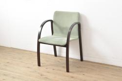 昭和レトロ　明るい木色があたたかみを感じさせる折り畳みチェア(椅子、イス、板座チェア)(R-053036)