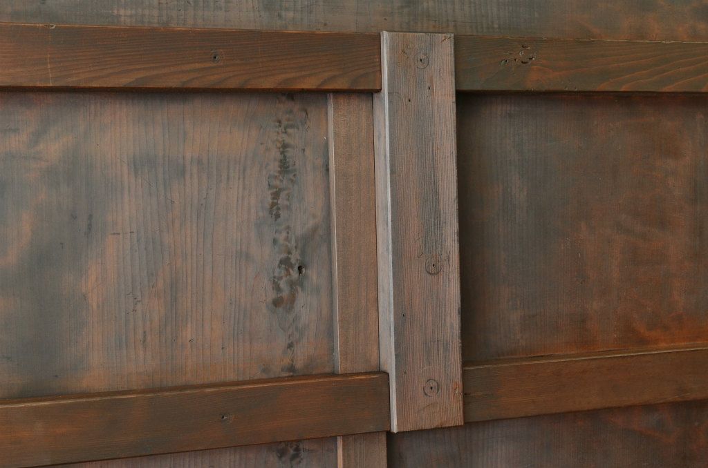 古民具　骨董　迫力の杉材一枚板大型内扉一対(建具、蔵戸、玄関戸)