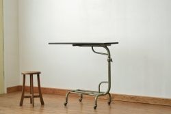 アンティーク家具　古い病院の天板無垢材の伸縮鉄脚テーブル5(作業台/キャスター付き)(サイドテーブル)