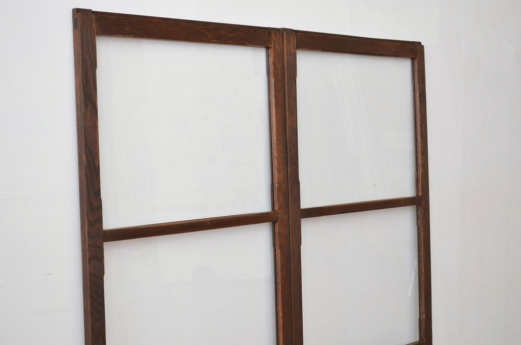 アンティーク　古い栗材の小ぶりなガラス戸2枚(窓・引き戸)