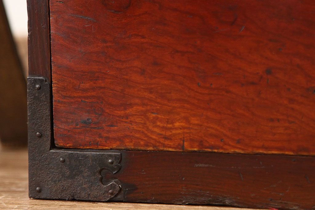 アンティーク家具　古民具・骨董　重厚な前欅一間　仙台箪笥(引き出しローチェスト)