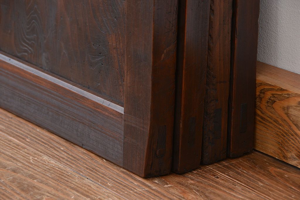 古民具・骨董　杢目の素晴らしい古い杉材一枚板引き戸4枚セット(板戸)(2)