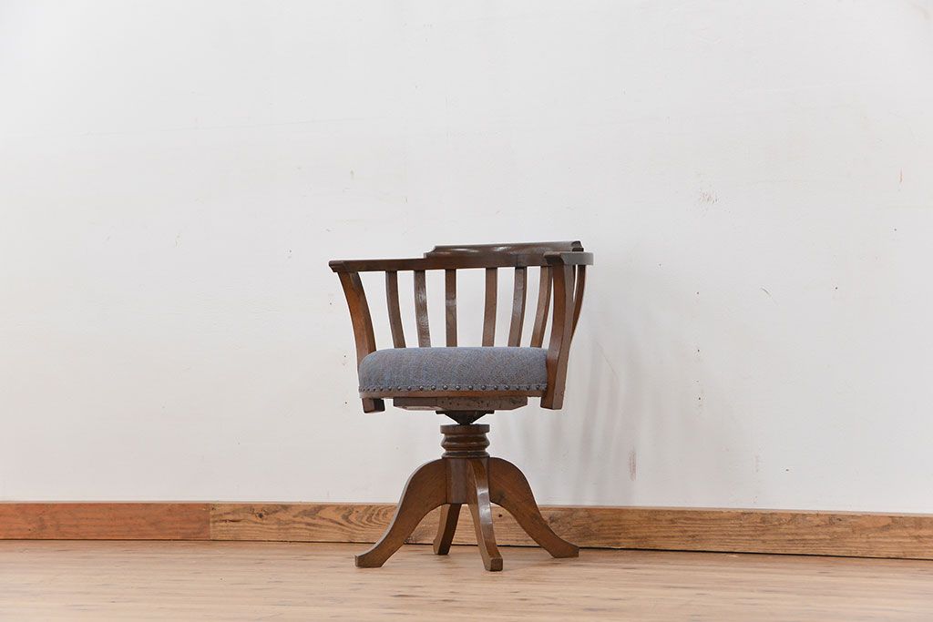 アンティーク家具　アンティーク　古いナラ材のかわいいドクターチェア(回転椅子、イス)