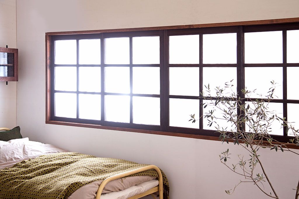 昭和レトロ 古い木のシンプルなガラス引き戸4枚セット(窓・ガラス戸 