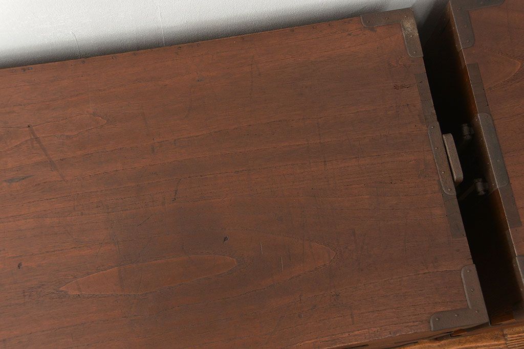 アンティーク家具　古民具・骨董 ☆シンプルな丸金具の二段重ね時代箪笥