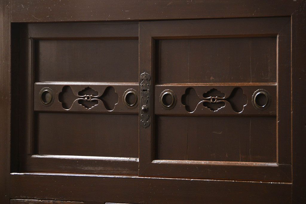 アンティーク家具　古民具・骨董 使い込まれた重厚な薄型階段箪笥(箱階段)