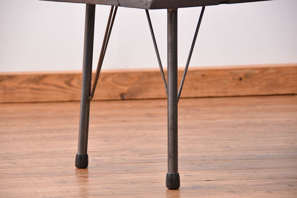 アンティーク家具　アンティーク 天板一枚板　使い込まれた古材天板の鉄脚センターテーブル(4)