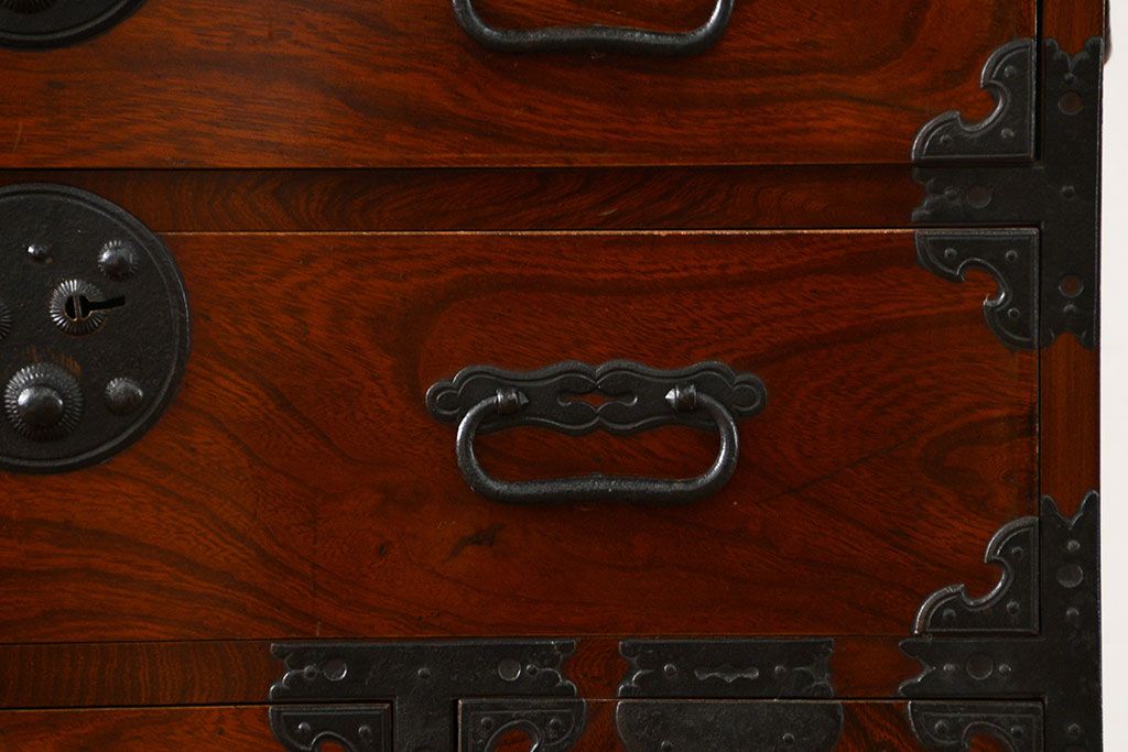 アンティーク家具　古民具・骨董 上手造り　前面欅材の五丁引き庄内小箪笥