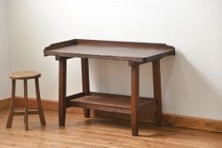アンティーク家具　アンティーク かわいいデザインのサイドテーブル(作業台)
