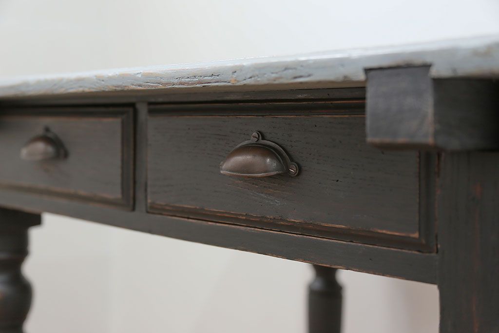 アンティーク家具　アンティークペイント　古い洋館で使われていたお洒落な平机(テーブル・デスク)