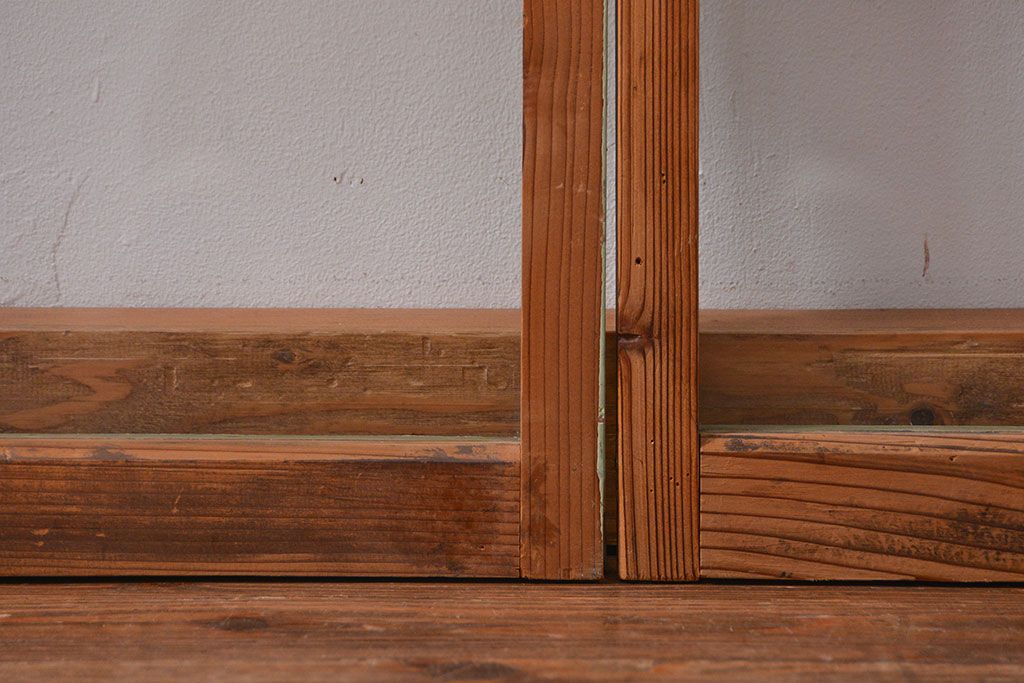 アンティーク 古い木味とペンキのはげたガラス窓　2枚セット(ガラス戸、引き戸)