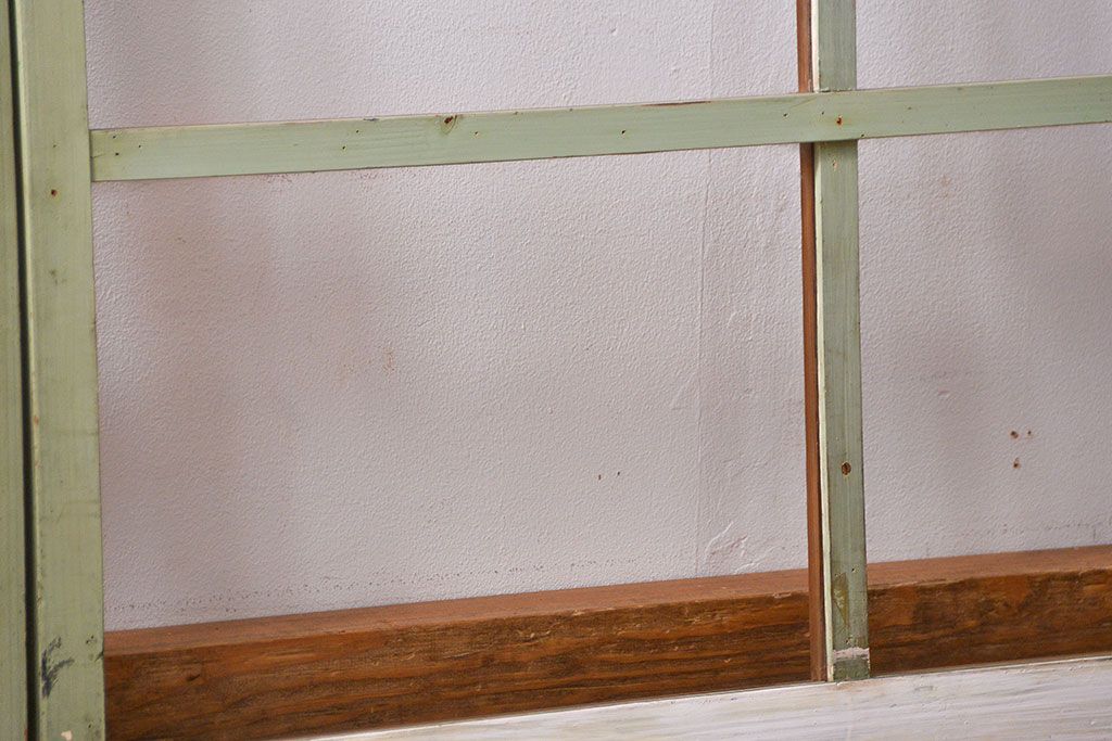 アンティーク 古い木味とペンキのはげたガラス窓　2枚セット(ガラス戸、引き戸)