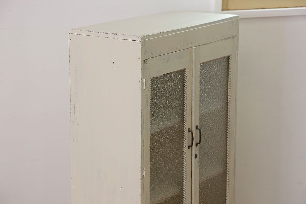 アンティーク家具　アンティークペイント ダイヤガラス入りのブックケース(本箱、収納棚)