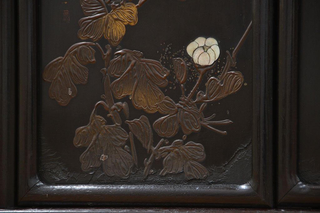 アンティーク家具　古民具・骨董 唐木製の蒔絵と螺鈿細工の飾り棚(茶棚)