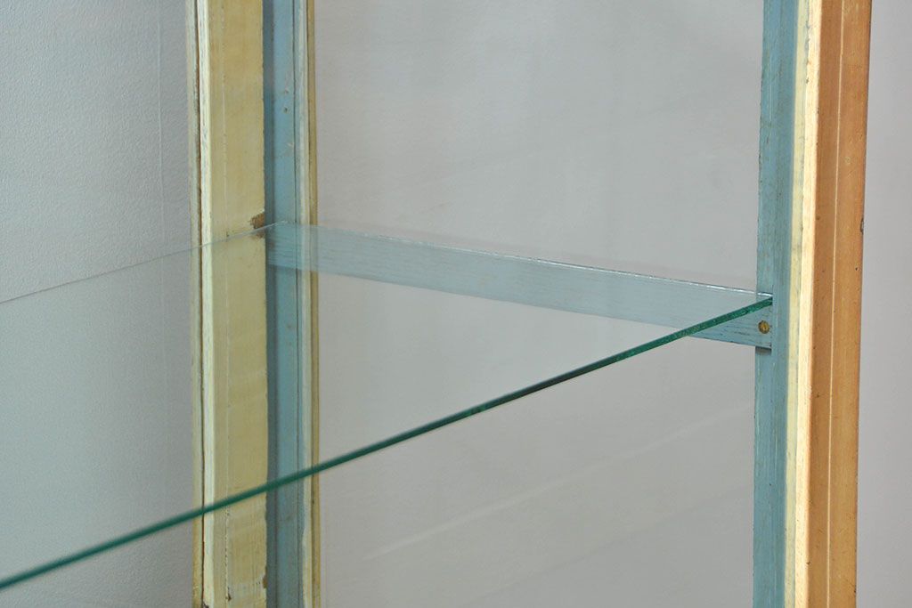 アンティーク家具　アンティーク 味のあるペンキのはげた大きなガラスケース(ショーケース)