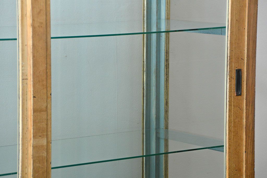 アンティーク家具　アンティーク 味のあるペンキのはげた大きなガラスケース(ショーケース)