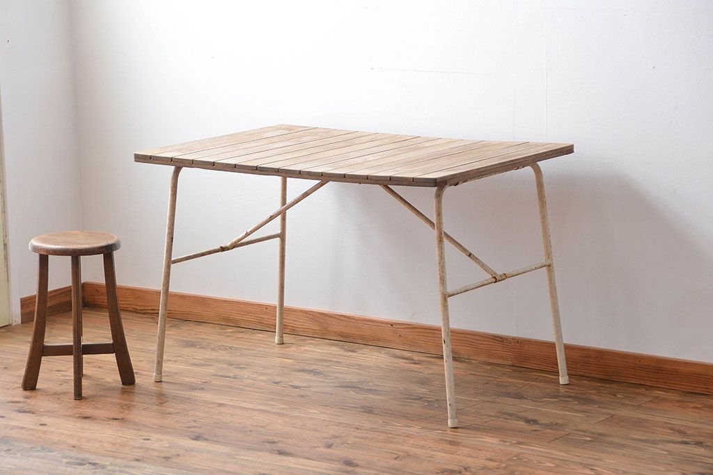 アンティーク家具 イギリスアンティーク ペンキのはげたかわいい折り畳みガーデンテーブル(机) | ラフジュ工房