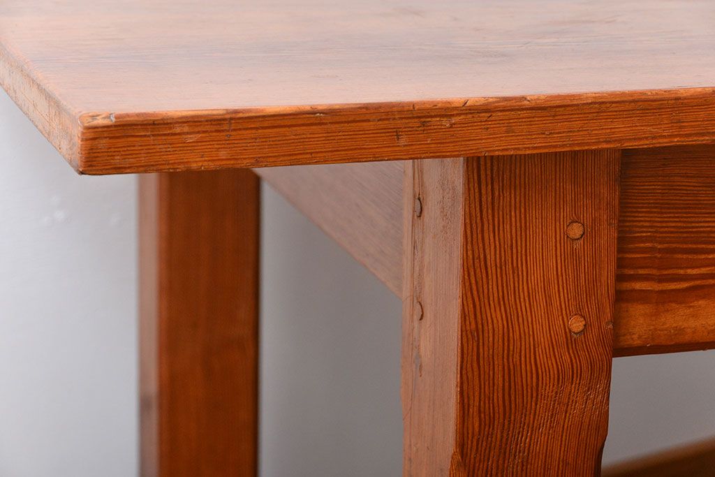 アンティーク家具　イギリスアンティーク　シンプルなダイニングテーブル