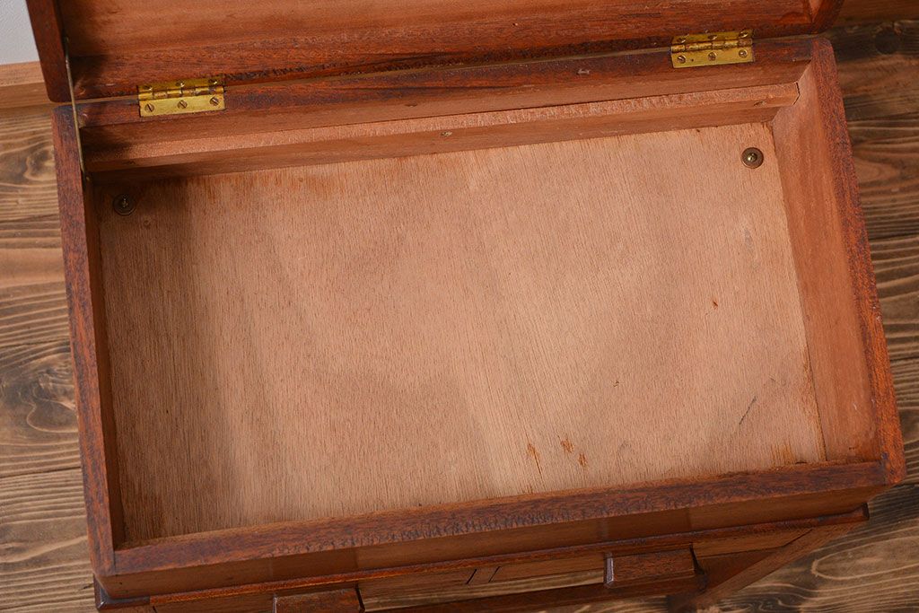 ヴィンテージ家具　北欧ビンテージ　チーク材の収納箱付きサイドテーブル