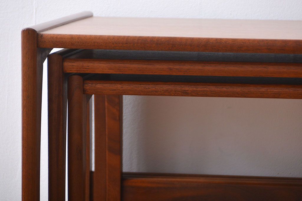 ヴィンテージ家具　北欧ビンテージ　G-PLAN　チーク材のお洒落なネストテーブル
