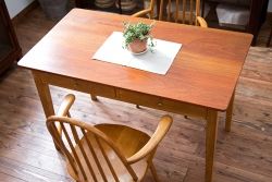 アンティーク家具　【イギリスアンティーク・ダイニングテーブル】　古い木製のシンプルなダイニングテーブル(デスク)