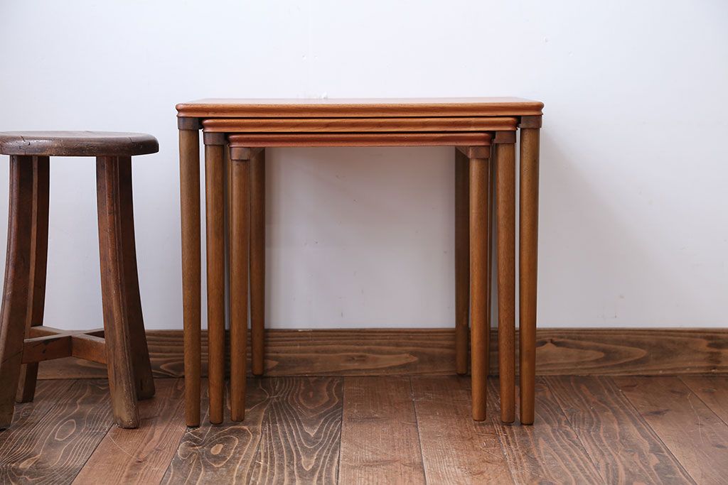 ヴィンテージ家具　北欧ビンテージ　シンプルなネストテーブル