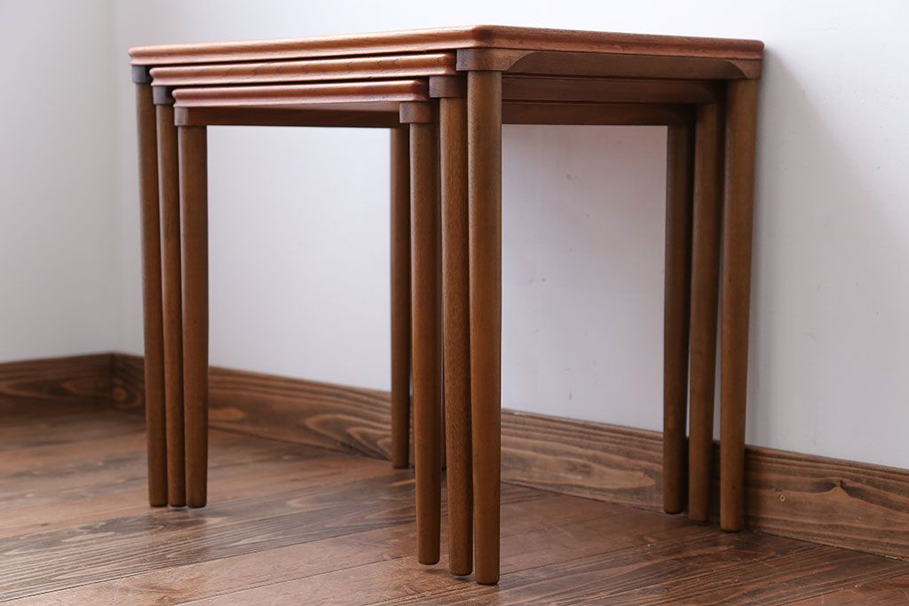 ヴィンテージ家具　北欧ビンテージ　シンプルなネストテーブル