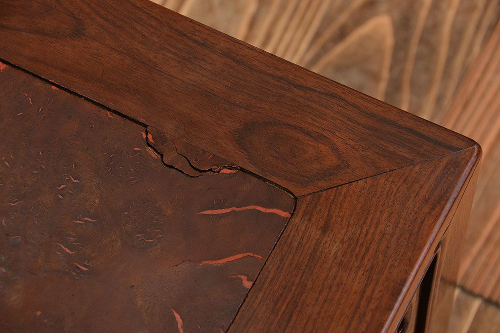 アンティーク家具　時代唐物　龍の装飾が美しい重厚な紫檀材座卓