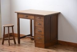 アンティーク家具　アンティーク　古い木製の小ぶりなデスク(片袖机)