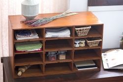 レトロ家具　昭和レトロ　古い木製の小ぶりな横型アンティーク書類棚(カルテケース)