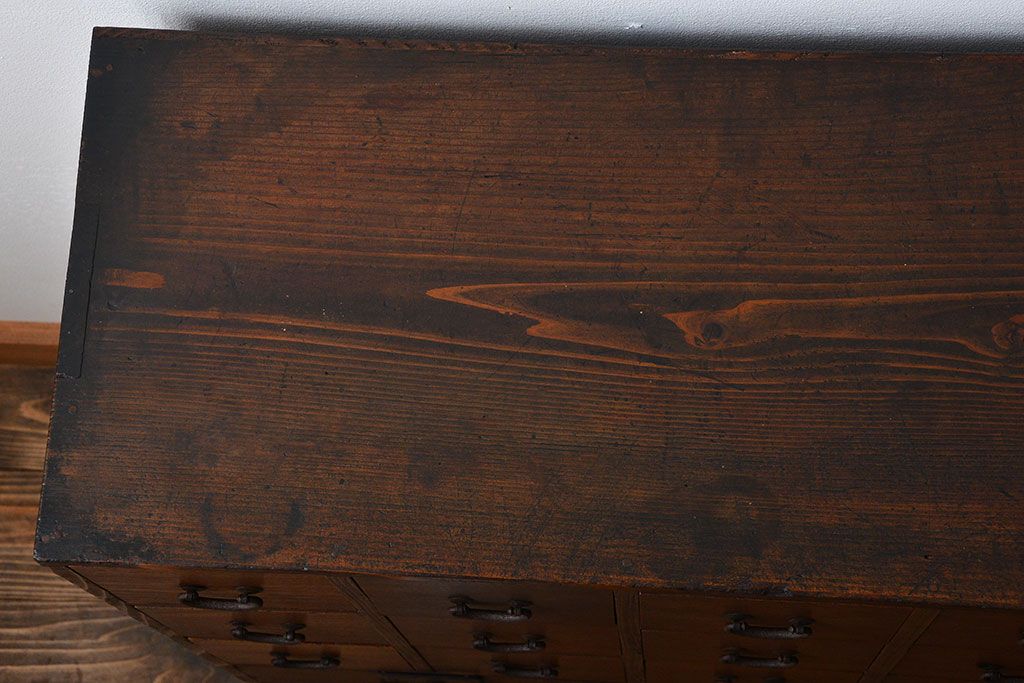 アンティーク家具　古民具・骨董　前板欅材の上質なアンティーク薬箪笥