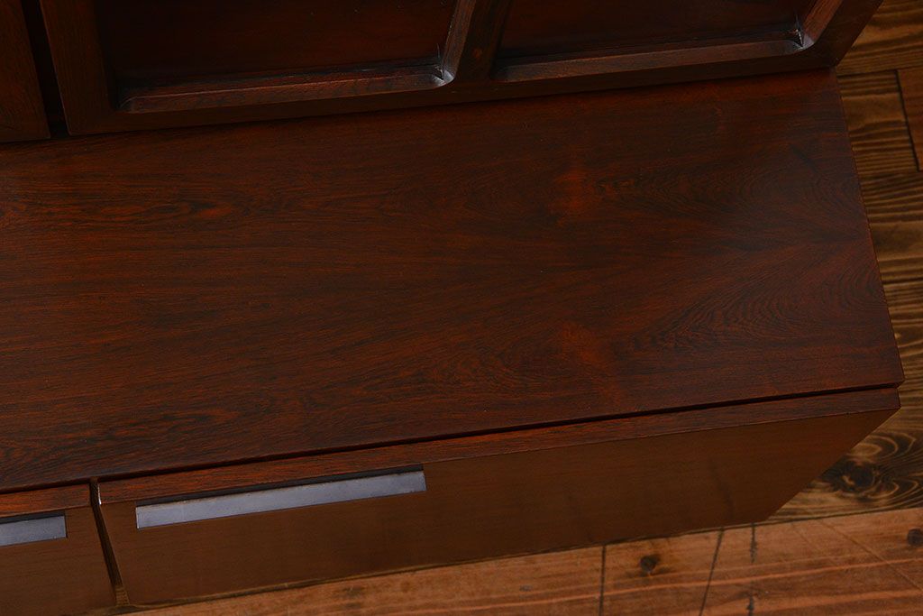 ヴィンテージ家具　北欧ビンテージ　デンマーク製　ローズウッド材のシンプルでおしゃれなキャビネット