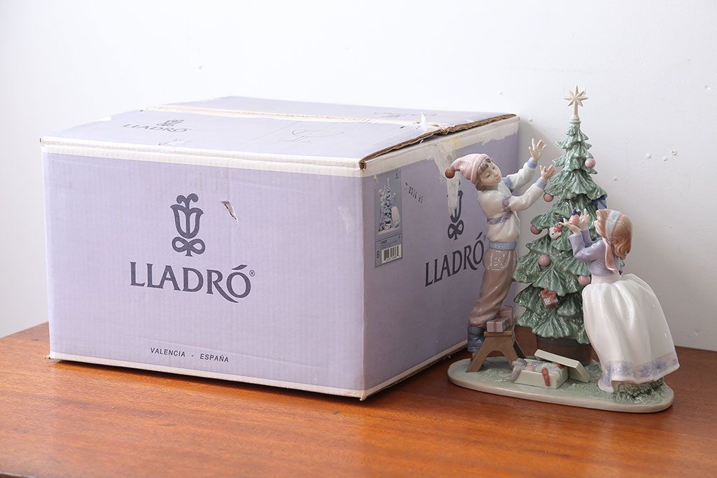 アンティーク雑貨　美品・リヤドロ(LLADRO)クリスマスツリーを飾ろう・箱付き(定価約15万円)