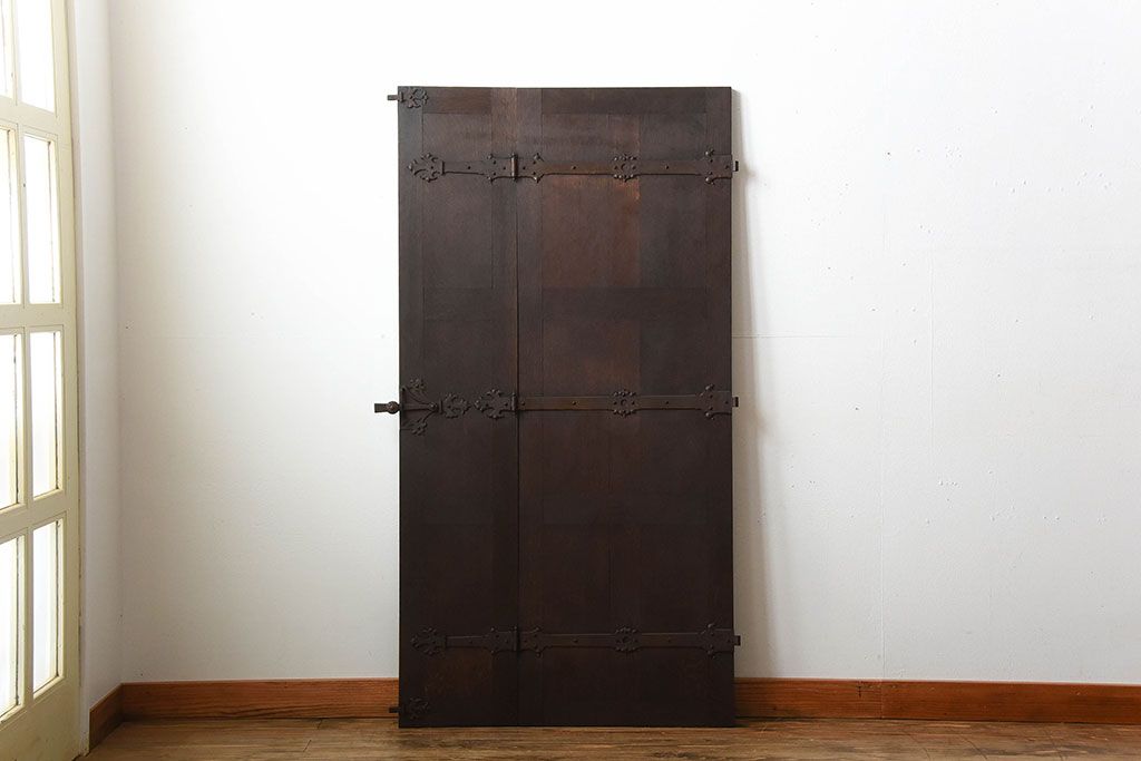 イギリスアンティーク　重厚なオーク材の優美な扉(ドア)(1)