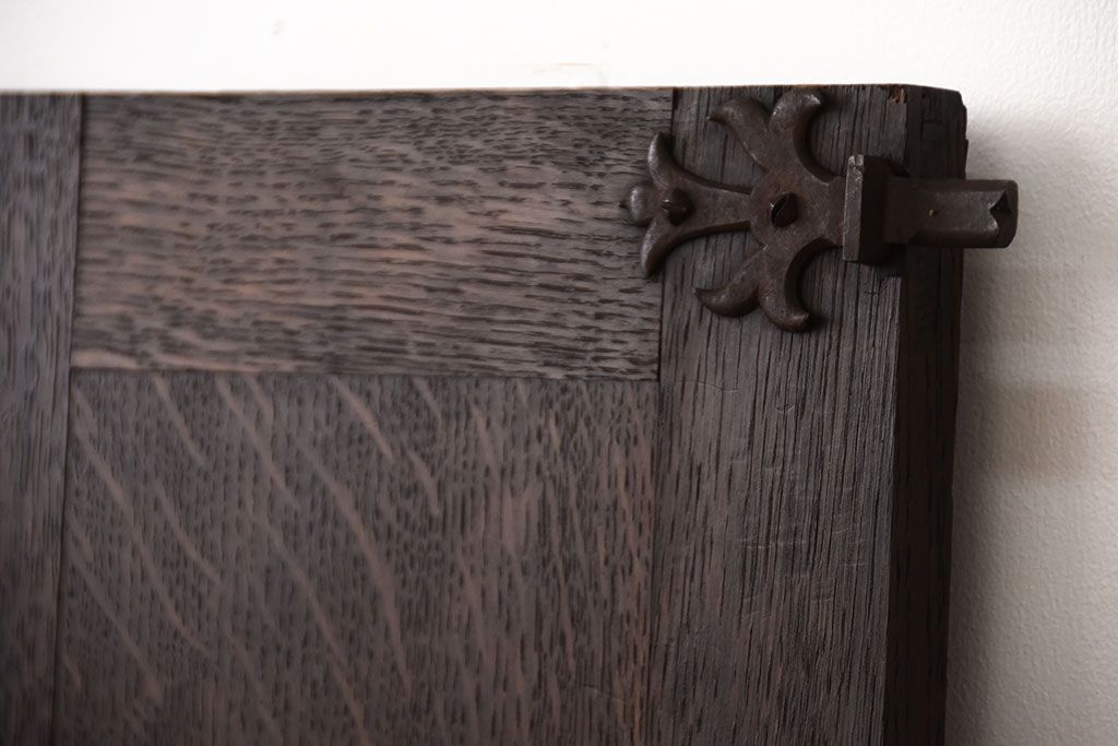 イギリスアンティーク　重厚なオーク材の優美な扉(ドア)(2)